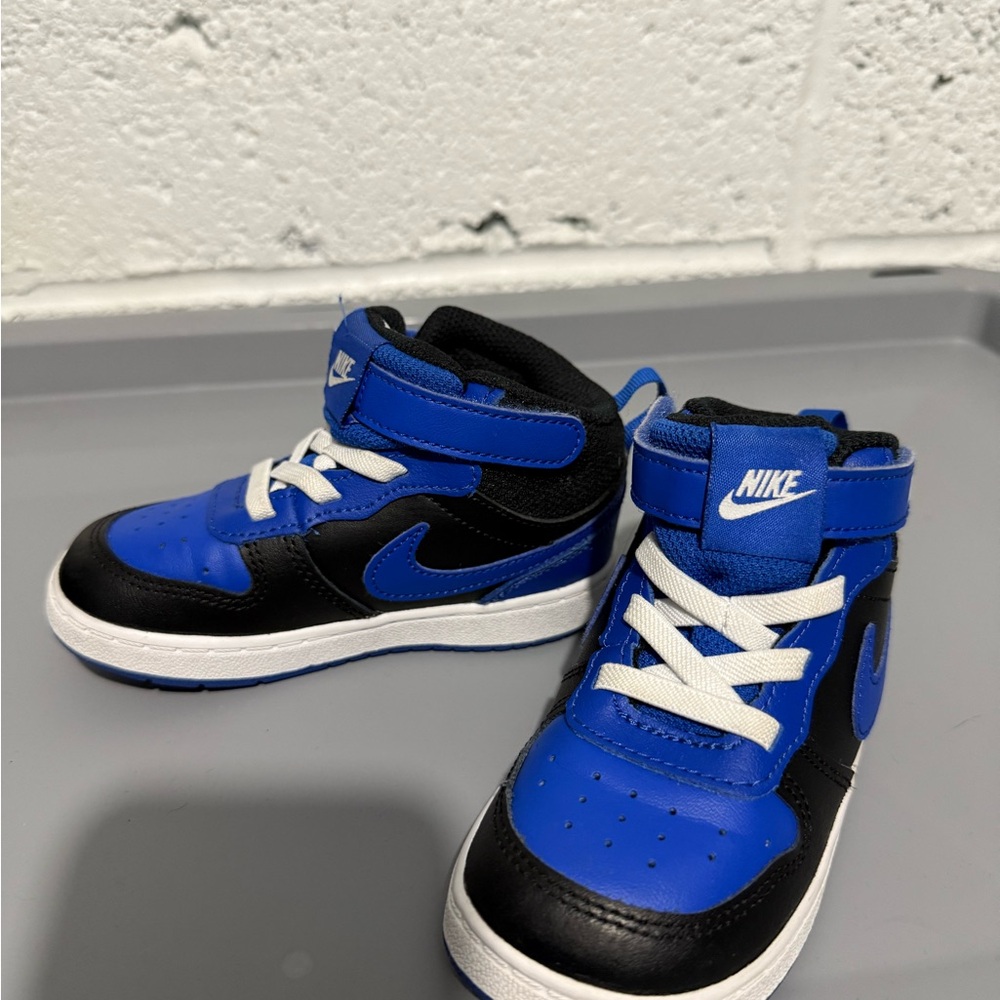 Nike sneakers size 8C toddler